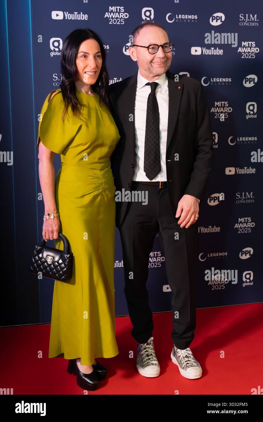 Londra, Regno Unito. 3 novembre 2025. Katrina Sedley e Jonathan Shalit arrivano al Grosvenor per i Music Industry Trust Awards. Cristina Massei/Alamy Live News Foto Stock