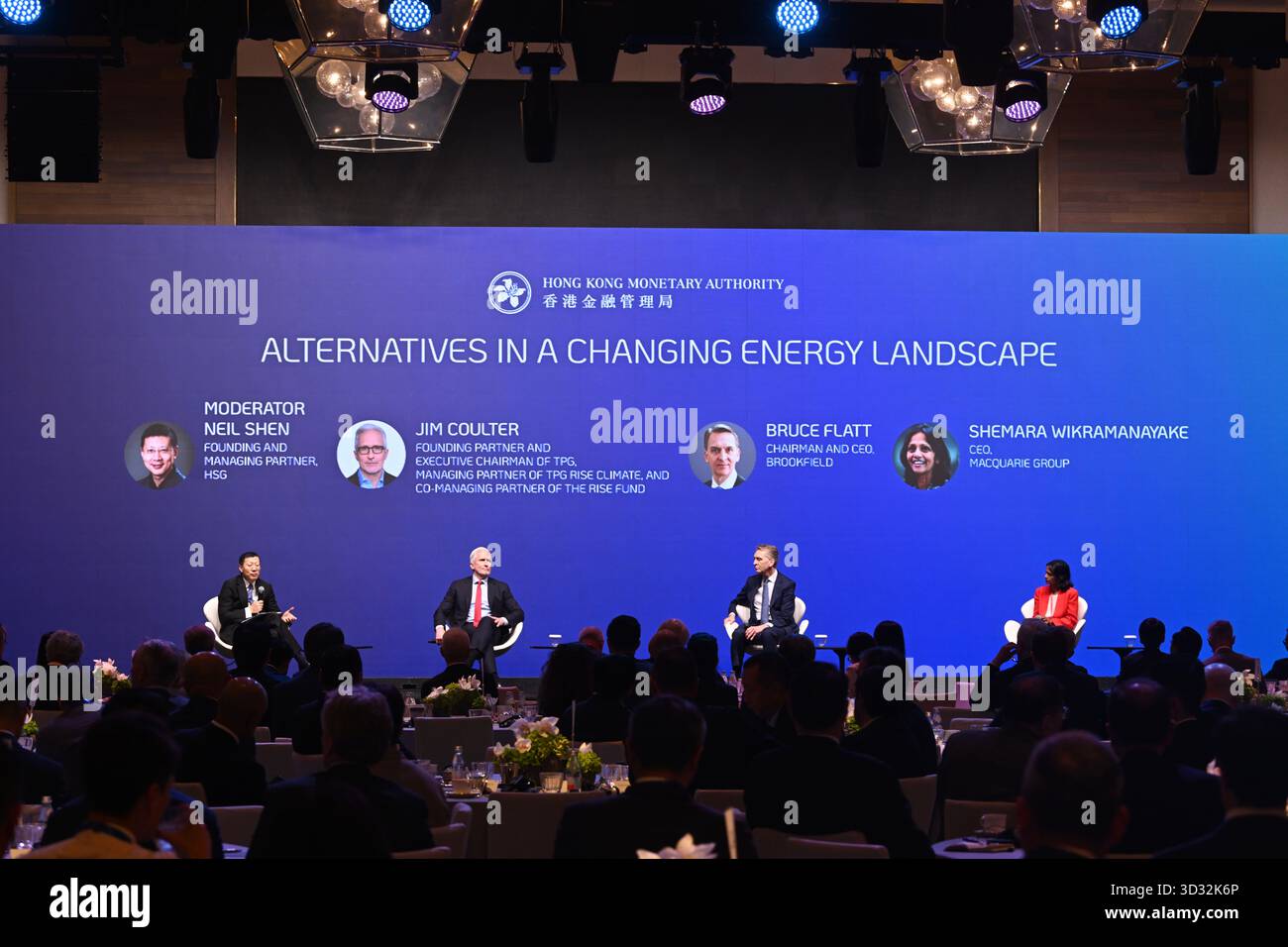 Hong Kong, Hong Kong. 4 novembre 2025. Jim Coulter, socio fondatore e presidente esecutivo di TPG, Managing Partner di TPG Rise Climate e Co-Managing Partner di The Rise Fund, Bruce Flatt, Presidente e CEO, Brookfield, Shemara Wikramanayake, CEO, Macquarie Group ha parlato al Global Financial Leaders' Investment Summit 2025 il 4 novembre 2025 a Hong Kong. (Foto di Kobe li/Nexpher Images/Sipa USA) credito: SIPA US/Alamy Live News Foto Stock