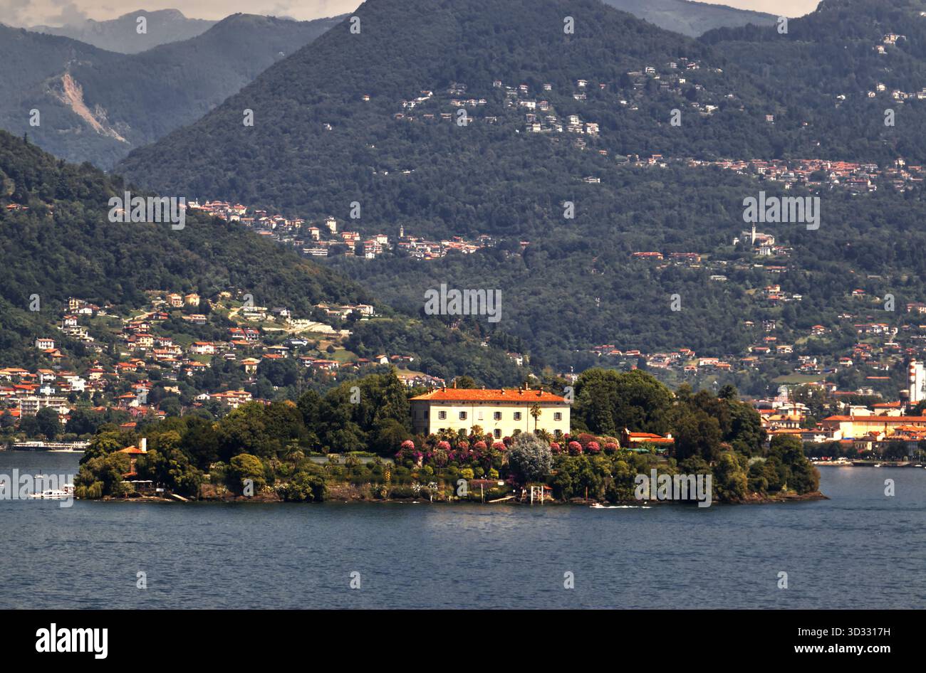 STRESA, ITALIA 5 AGOSTO 2025: Vista dall'Isola bella sul Lago maggiore, in Piemonte, Italia. Foto Stock