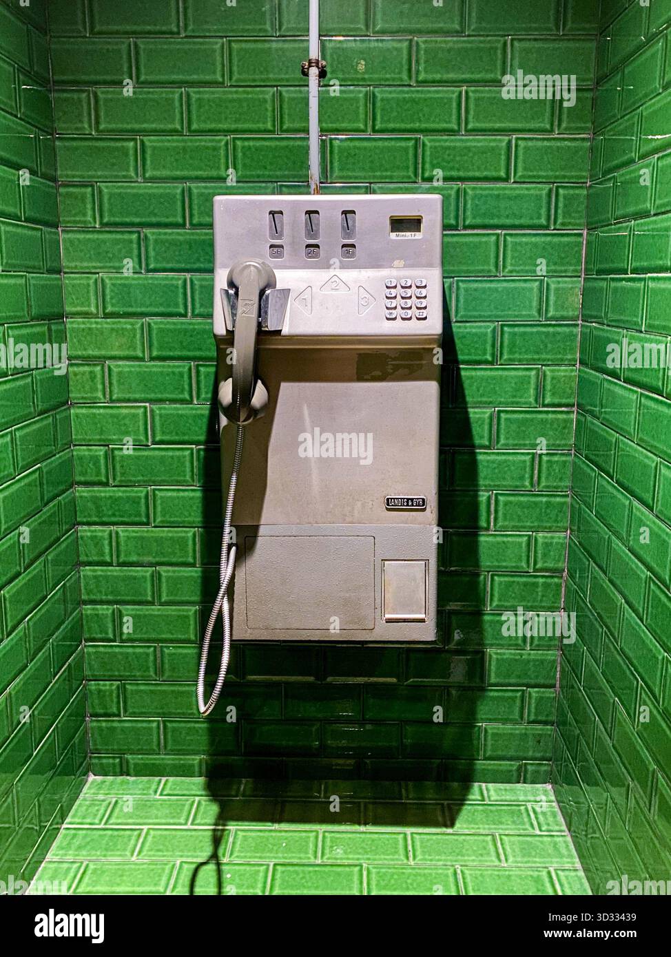 Telefono a pagamento a moneta francese, Parigi, Francia. Foto Stock