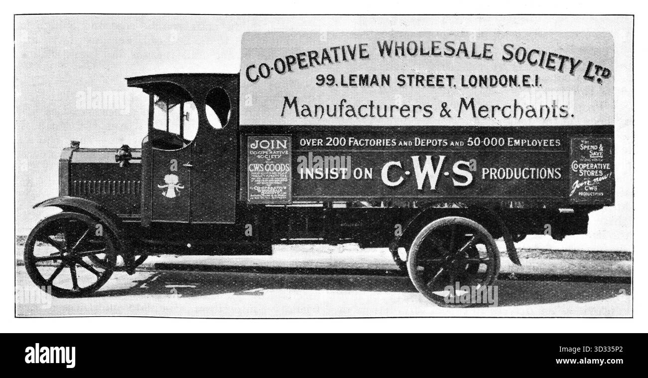 1920s trasporto su strada, illustrazione in mezzitoni di camion a pianale Dennis da 4 tonnellate CWS della rivista 1925 Co-operative Society «The Producer» Foto Stock