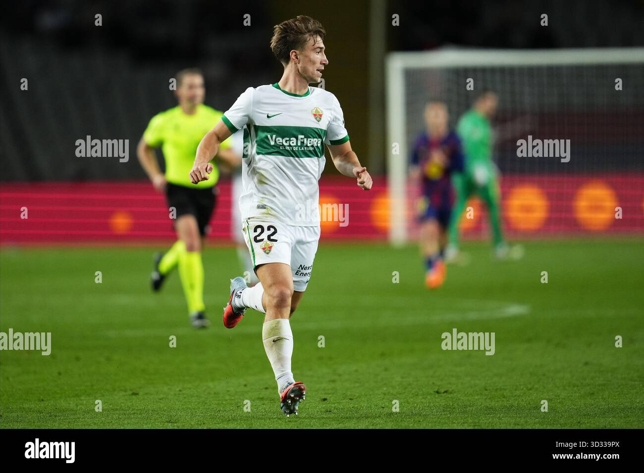 Barcellona, Spagna. 3 novembre 2025. David Affengruber dell'Elche CF durante la partita della Liga EA Sports tra FC Barcelona e Elche CF giocata al Lluis Companys Stadium il 2 novembre 2025 a Barcellona, Spagna. (Foto di Bagu Blanco/PRESSIN) credito: PRESSINPHOTO SPORTS AGENCY/Alamy Live News Foto Stock