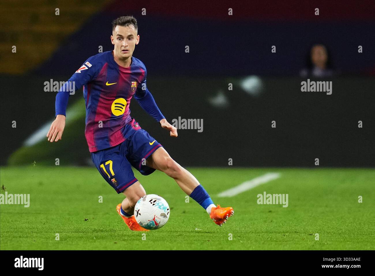 Barcellona, Spagna. 3 novembre 2025. Marc Casado del FC Barcelona durante la Liga EA Sports match tra FC Barcelona e Elche CF giocato allo stadio Lluis Companys il 2 novembre 2025 a Barcellona, Spagna. (Foto di Bagu Blanco/PRESSIN) credito: PRESSINPHOTO SPORTS AGENCY/Alamy Live News Foto Stock
