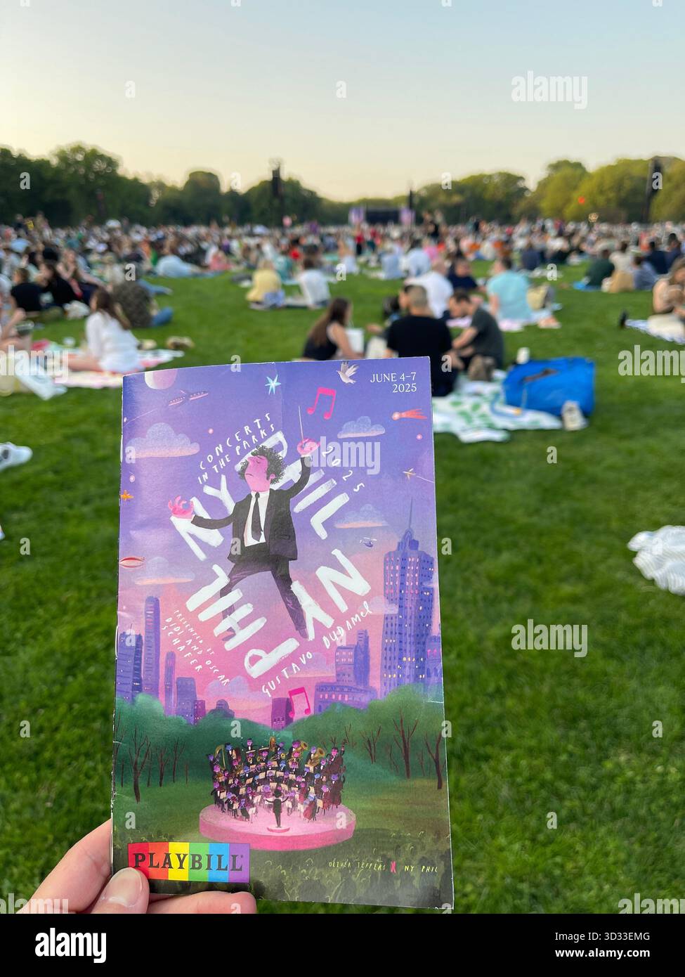 Il Great Lawn di Central Park prende vita con melodie sotto il sole estivo Foto Stock