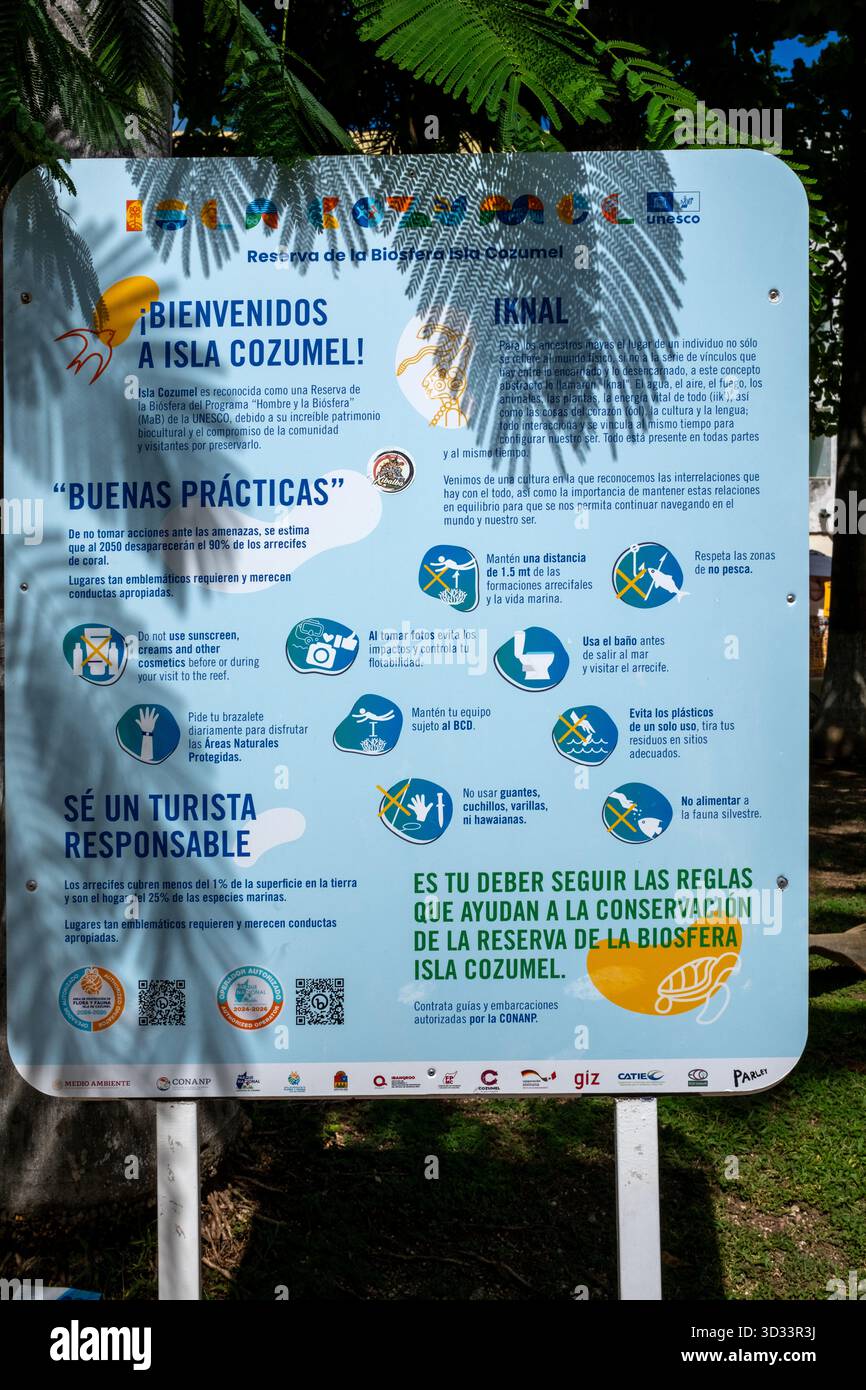 Cartello di benvenuto del turismo responsabile a Cozumel in Messico Foto Stock