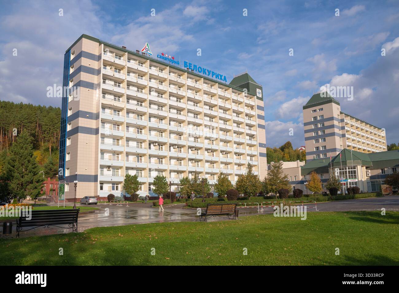 BELOKURIKH, RUSSIA - 19 SETTEMBRE 2025: Una vista del sanatorio Belokurikha in una soleggiata mattina di settembre. Altai Krai Foto Stock