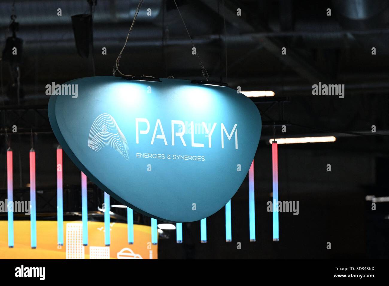 Villepinte, Francia. 4 novembre 2025. Illustrazione del logo PARLYM, gruppo ingegneristico e di consulenza, alla mostra mondiale del nucleare al Villepinte Exhibition Center il 4 novembre 2025. Foto di Tomas Stevens/ABACAPRESS.COM credito: Abaca Press/Alamy Live News Foto Stock