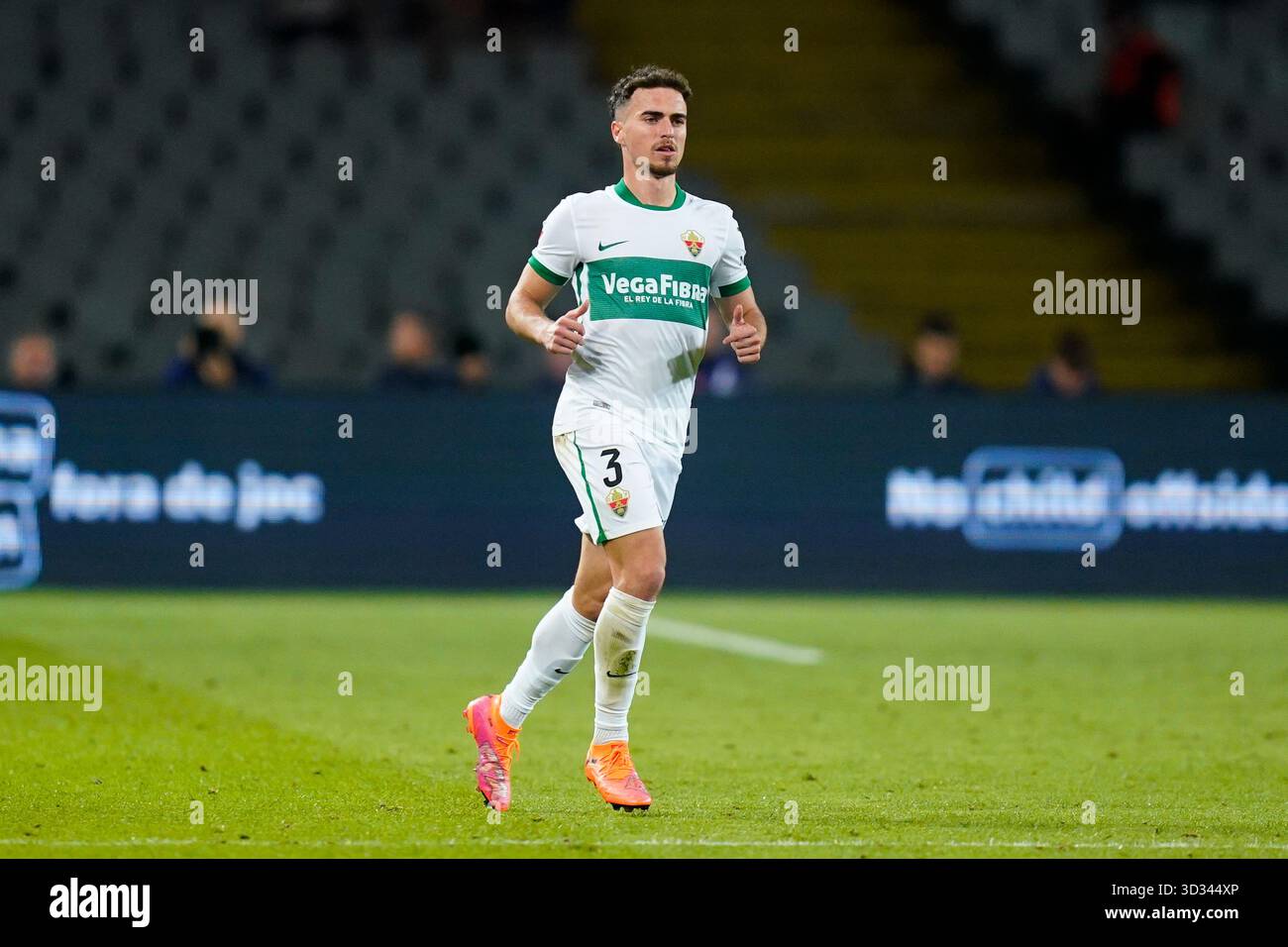 Barcellona, Spagna. 3 novembre 2025. Adria Pedrosa dell'Elche CF durante la Liga EA Sports match tra FC Barcelona e Elche CF giocato allo stadio Lluis Companys il 2 novembre 2025 a Barcellona, Spagna. (Foto di Bagu Blanco/PRESSIN) durante la partita della Liga EA Sports tra FC Barcelona e Elche CF giocata allo stadio Lluis Companys il 2 novembre 2025 a Barcellona, Spagna. (Foto di Bagu Blanco/PRESSIN) credito: PRESSINPHOTO SPORTS AGENCY/Alamy Live News Foto Stock