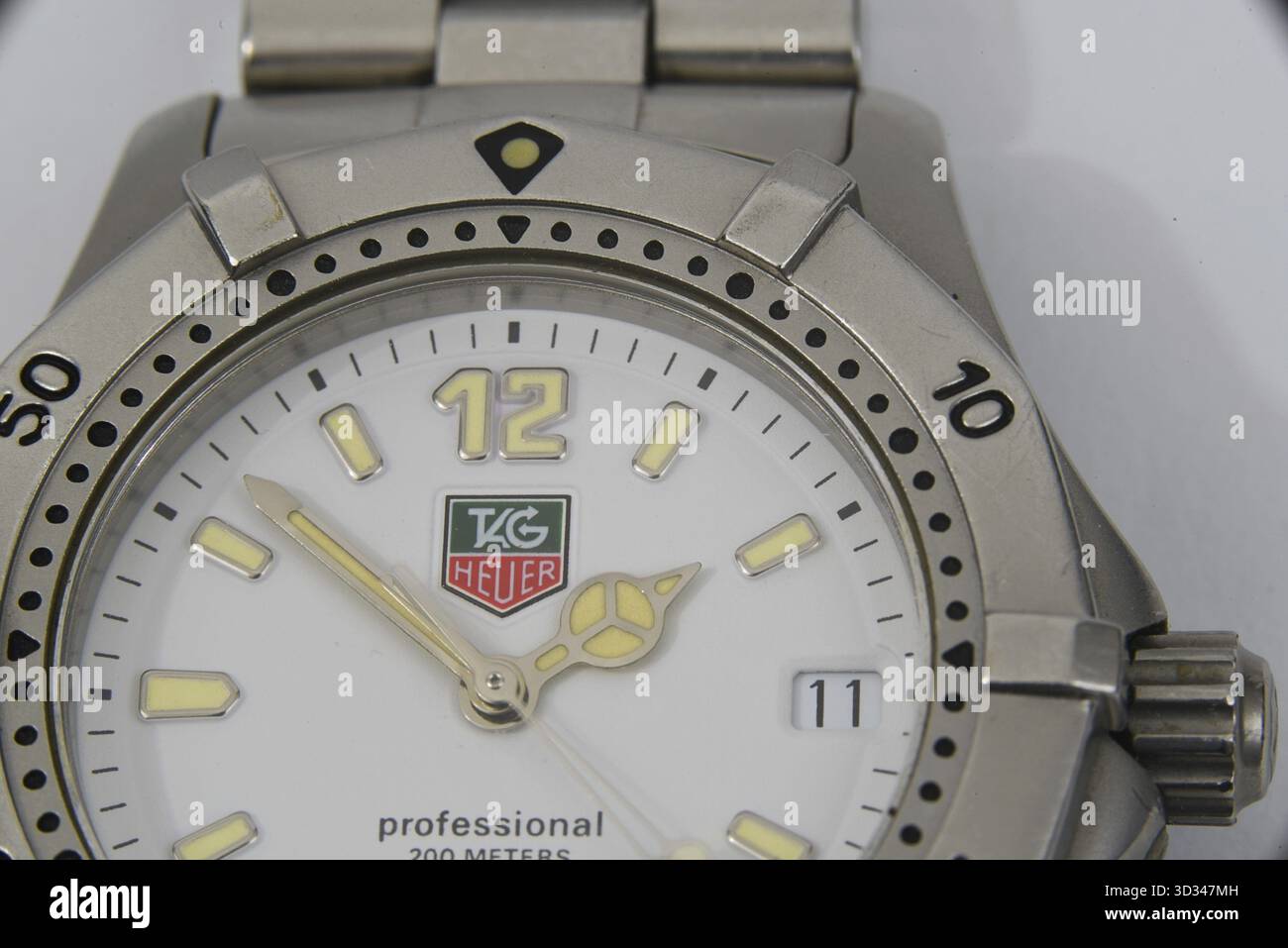 Primo piano di un orologio svizzero di Tag Heuer. Foto Stock