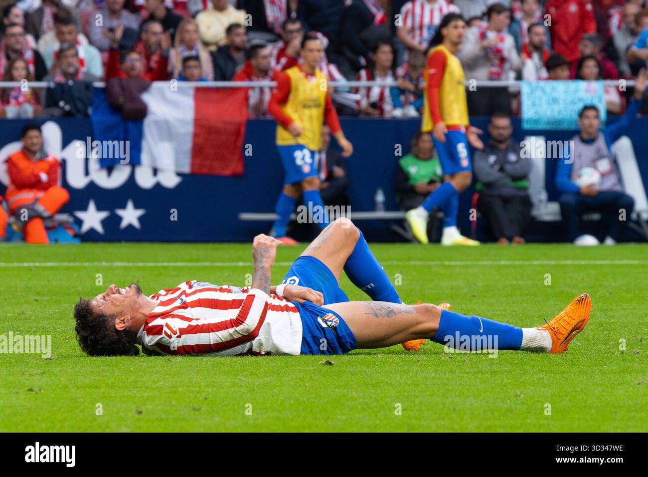 José María Giménez dell'Atlético de Madrid si trova sul campo durante la partita LaLiga EA Sports tra l'Atlético de Madrid e il Siviglia FC al Cívitas Foto Stock