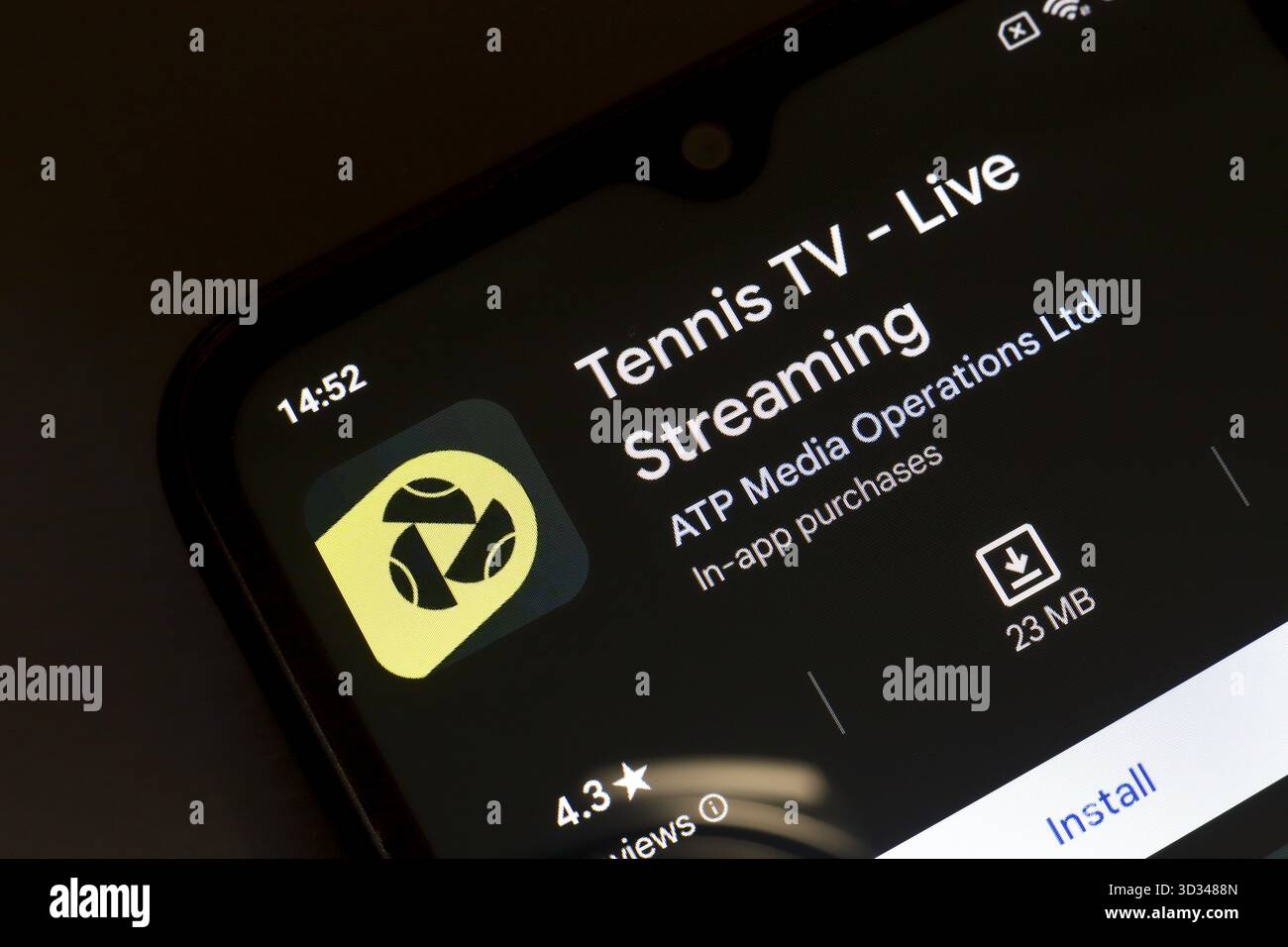 8 novembre 2024, Brasile. In questa immagine, il logo dell'app Tennis TV viene visualizzato sullo schermo di uno smartphone Foto Stock