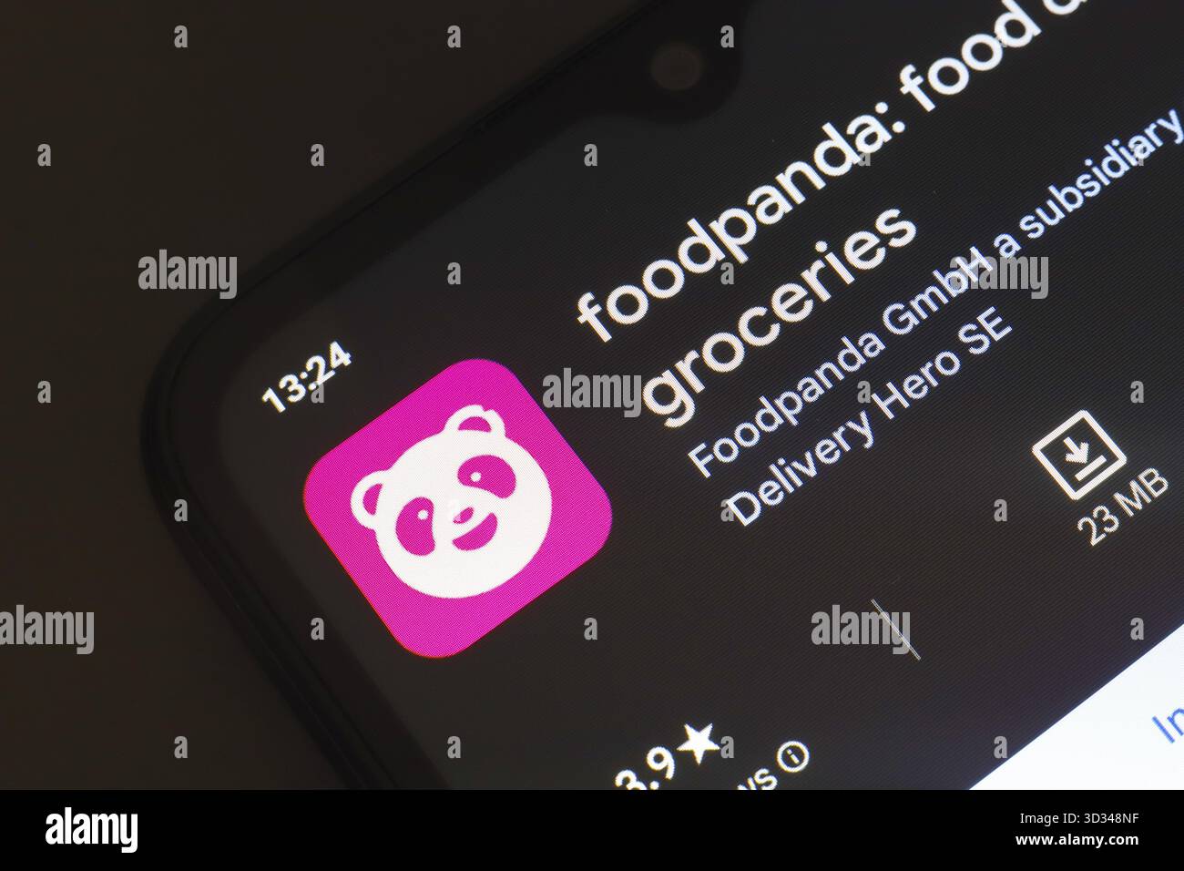 25 ottobre 2024, Brasile. In questa immagine, il logo dell'app Foodpanda viene visualizzato sullo schermo di uno smartphone Foto Stock