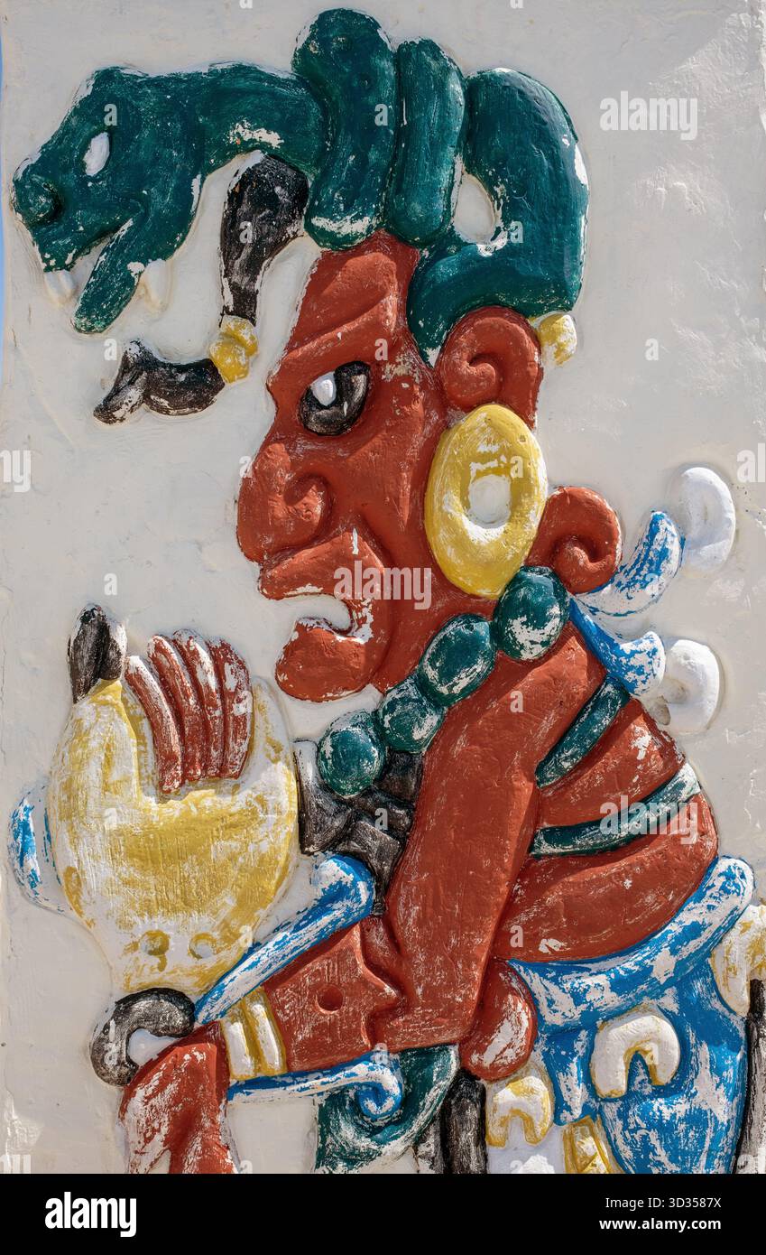 Figura maya scolpita sul lungomare di Cozumel in Messico Foto Stock