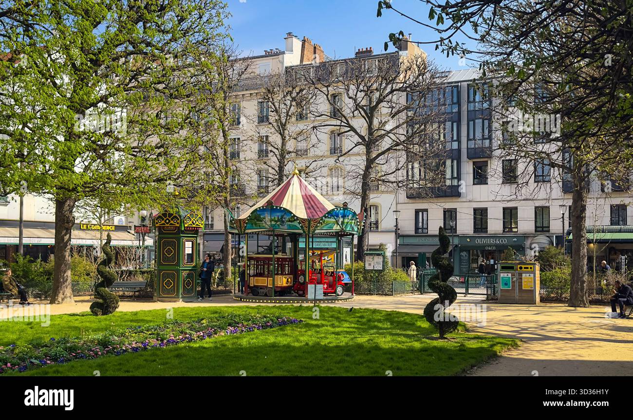 Parigi, Francia, Marte 25 2025, vista di una giostra in Piazza Yvette Chauvire Foto Stock