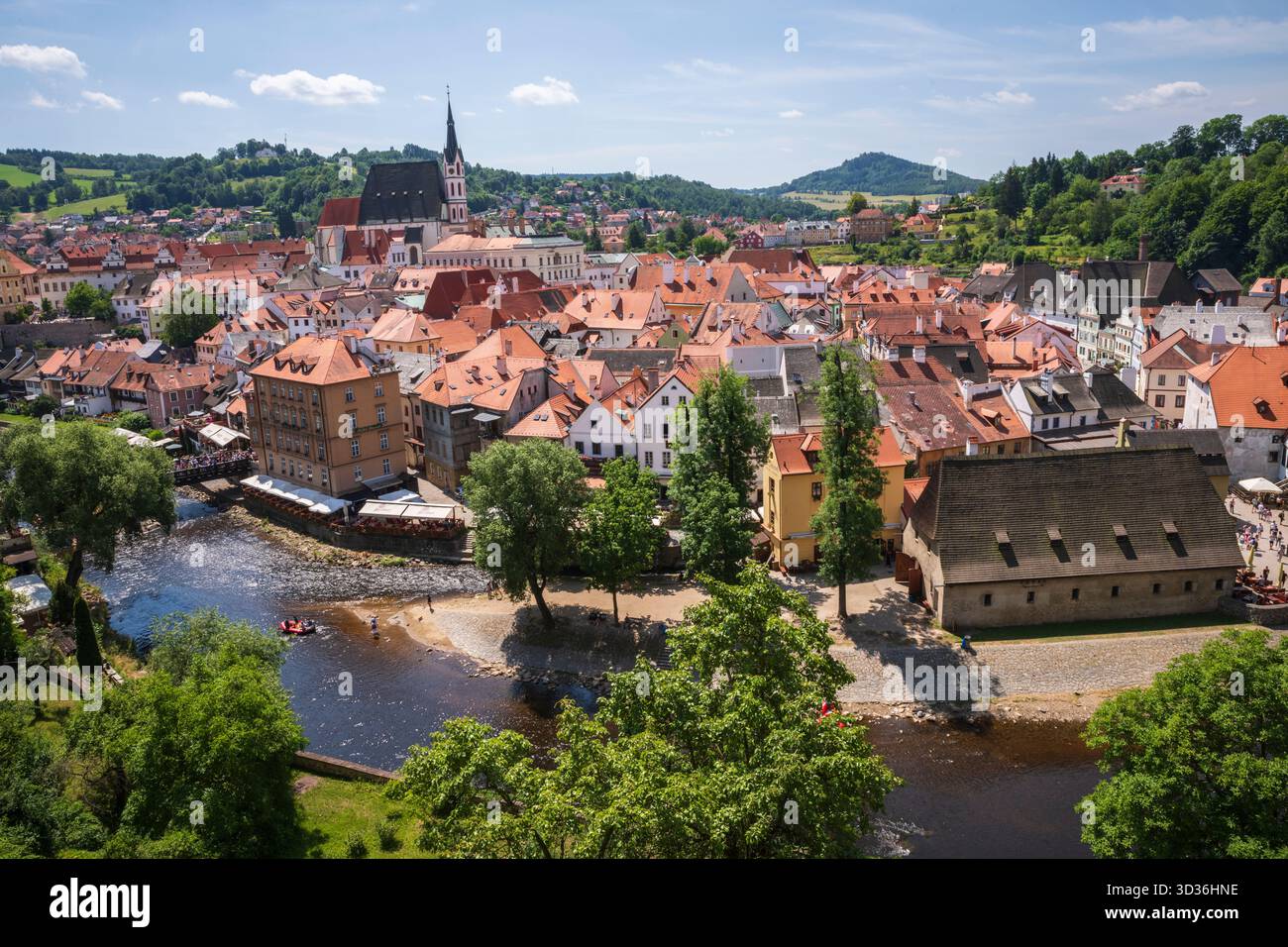 Vista aerea della storica città vecchia Cesky Krumlov, una città medievale nella Repubblica Ceca, dal castello. Foto Stock