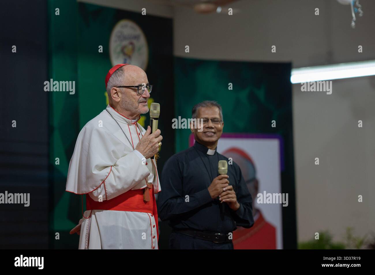 Il Cardinale Michael Felix Czerny SJ, Prefetto del Dicastero Vaticano per il servizio dello sviluppo umano integrale, interviene in una conferenza stampa presso il CBCB Foto Stock