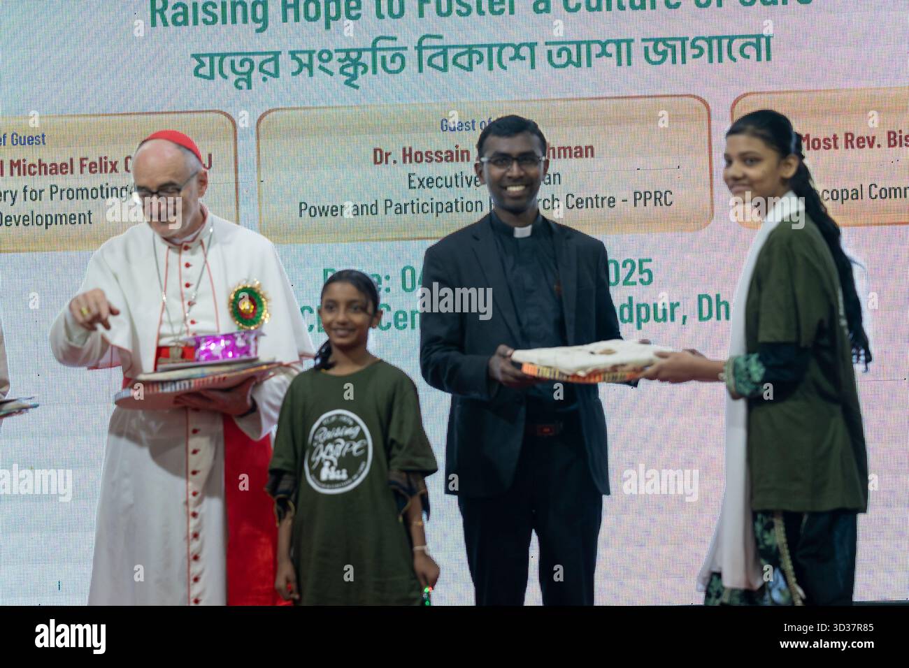 Il Cardinale Michael Felix Czerny SJ, Prefetto del Dicastero Vaticano per il servizio dello sviluppo umano integrale, interviene in una conferenza stampa presso il CBCB Foto Stock