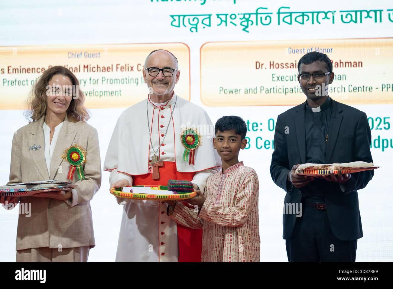 Il Cardinale Michael Felix Czerny SJ, Prefetto del Dicastero Vaticano per il servizio dello sviluppo umano integrale, interviene in una conferenza stampa presso il CBCB Foto Stock