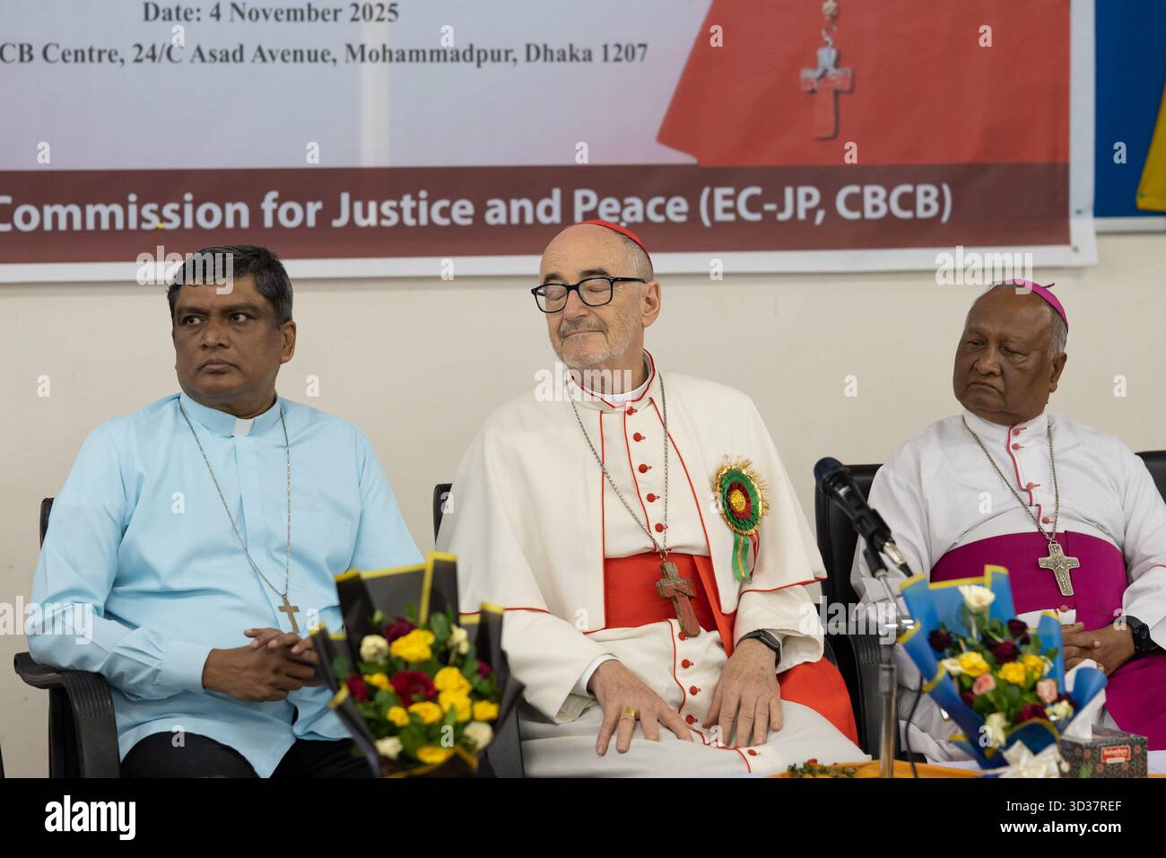 Il Cardinale Michael Felix Czerny SJ, Prefetto del Dicastero Vaticano per il servizio dello sviluppo umano integrale, interviene in una conferenza stampa presso il CBCB Foto Stock