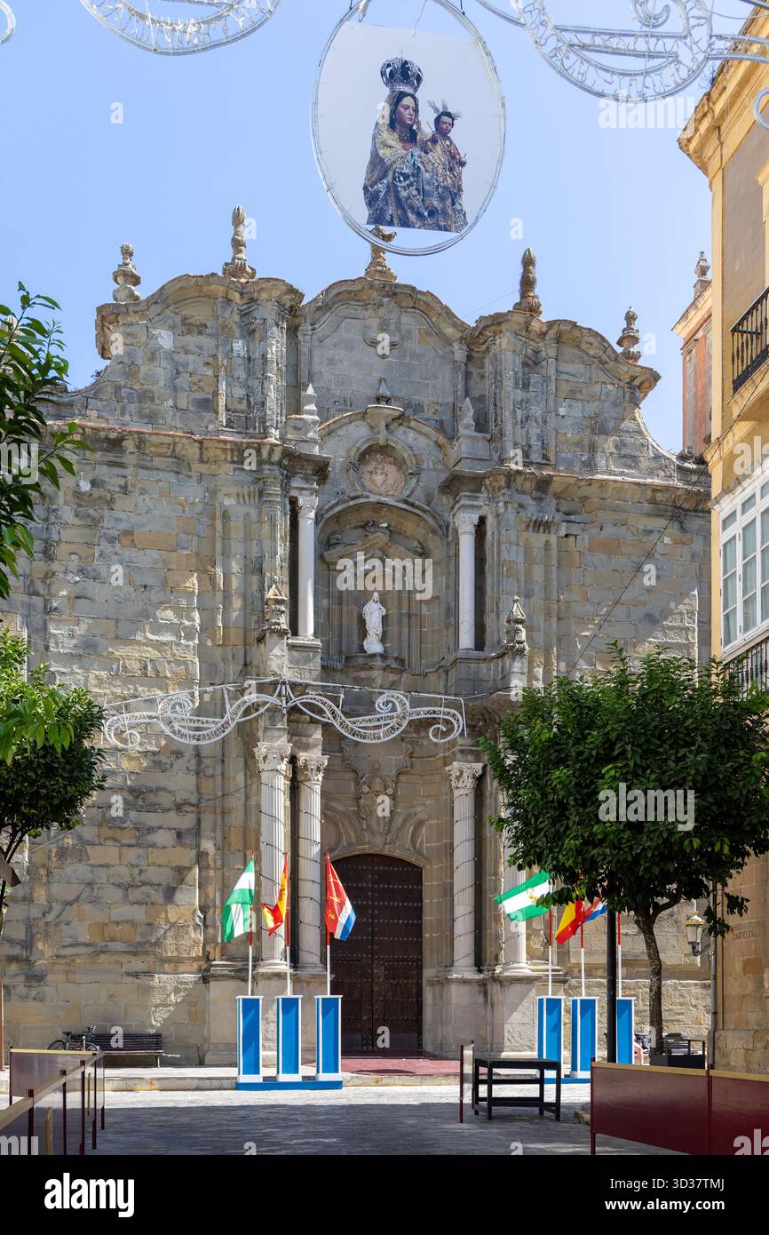Città, strade e vicoli stretti, meravigliosa vita cittadina in una città mediterranea. Tarifa, Costa de la Luz, Cdiz, Andalusia, Spagna Foto Stock