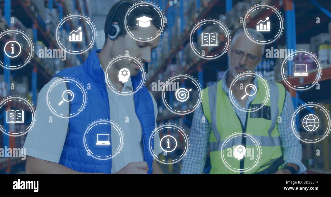 Scansione di operatori che indossano gilet blu che tengono lo scanner in magazzino con icone digitali, spazio di copia Foto Stock
