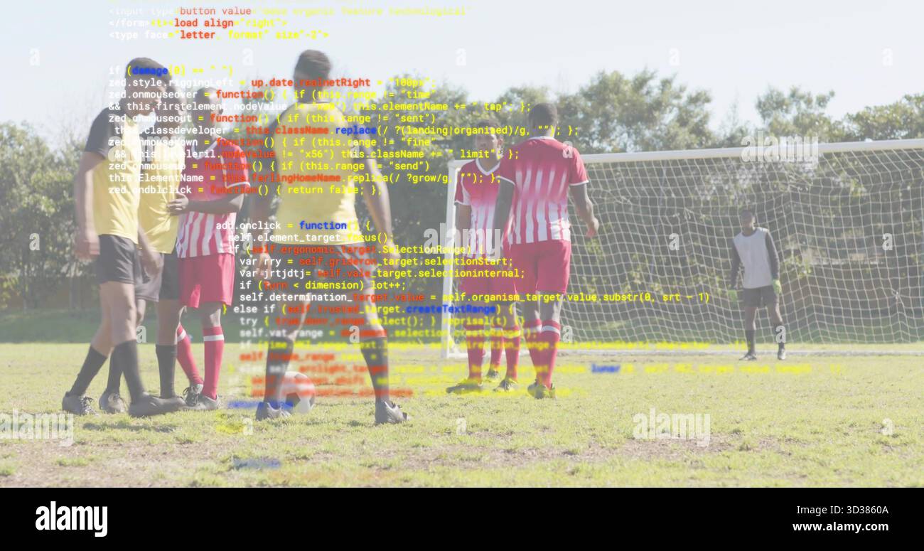 Preparazione del calcio di punizione atleta in maglia gialla che posiziona la palla sul campo vicino alla rete porta con la parete difensiva Foto Stock