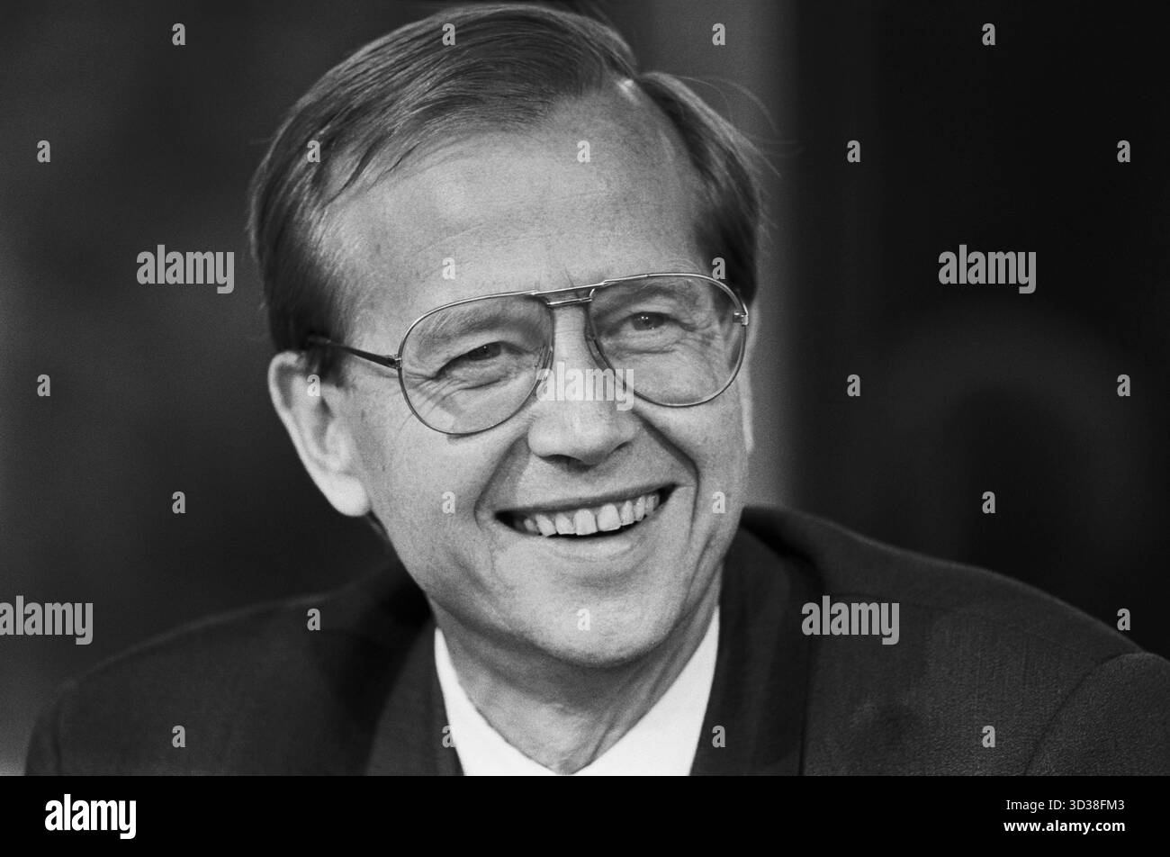 Deutschland, Bonn, 02.09.1996 Archiv: 55-50-24 Pressekonferenz Thema - Lehrstellen foto: Kanzleramtsminister Friedrich Bohl Pressekonferenz Thema - Lehrstellen Pressekonferenz Thema - Lehrstellen *** Germania, Bonn, 02 09 1996 Archivio 55 50 24 Conferenza stampa sull'apprendistato foto Ministro della Cancelleria Friedrich Bohl Conferenza stampa sull'apprendistato Foto Stock