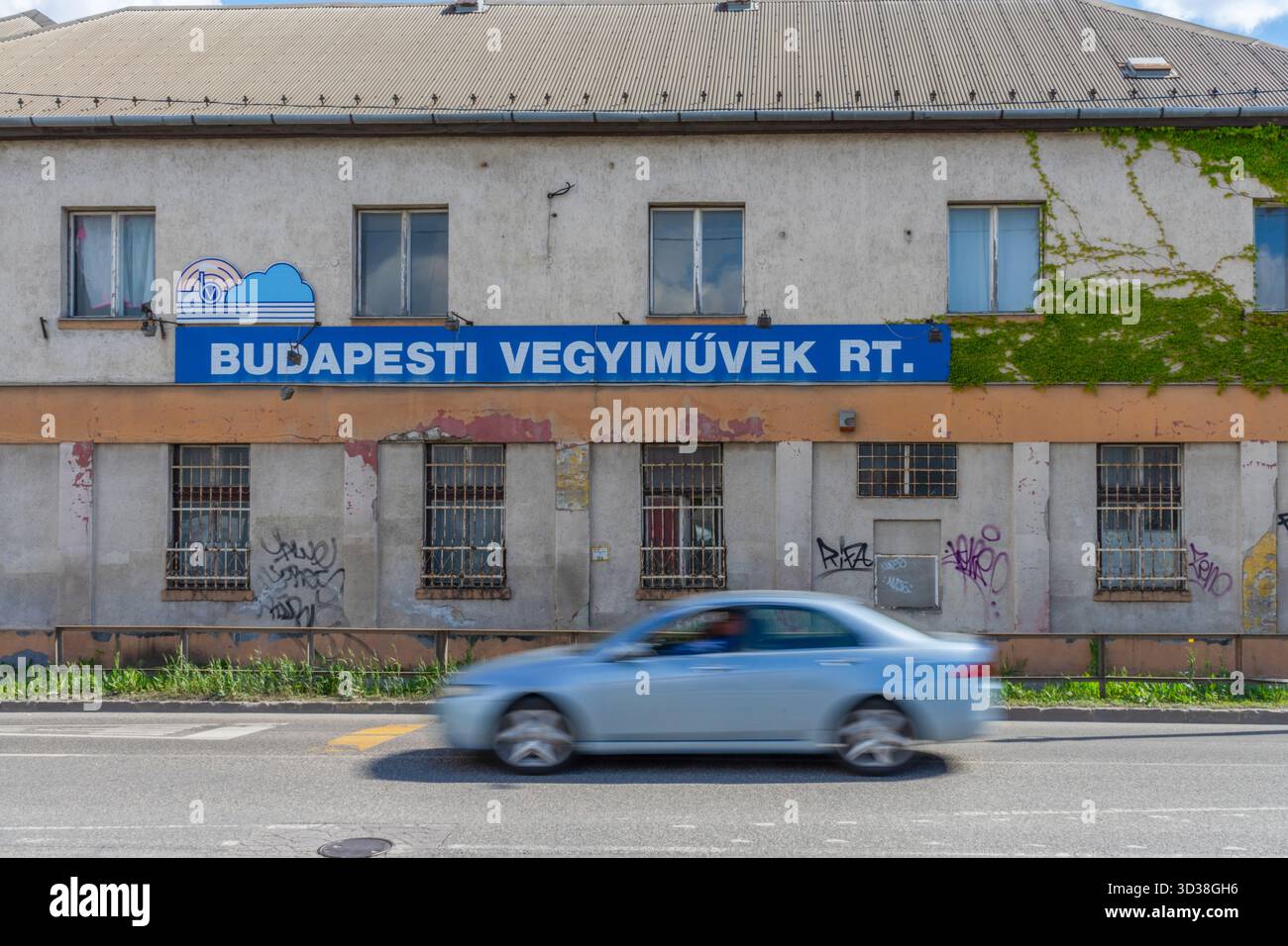 Ex sede di Budapesti Vegyiművek, un'azienda chimica defunta a Budapest, Ungheria. Foto Stock