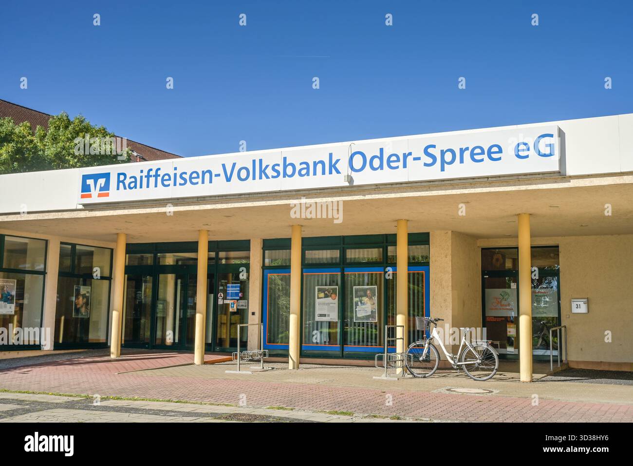 Filiale Raiffeisen-Volksbank Oder-Spree, Eisenhüttenstadt, Brandeburgo, Germania Foto Stock