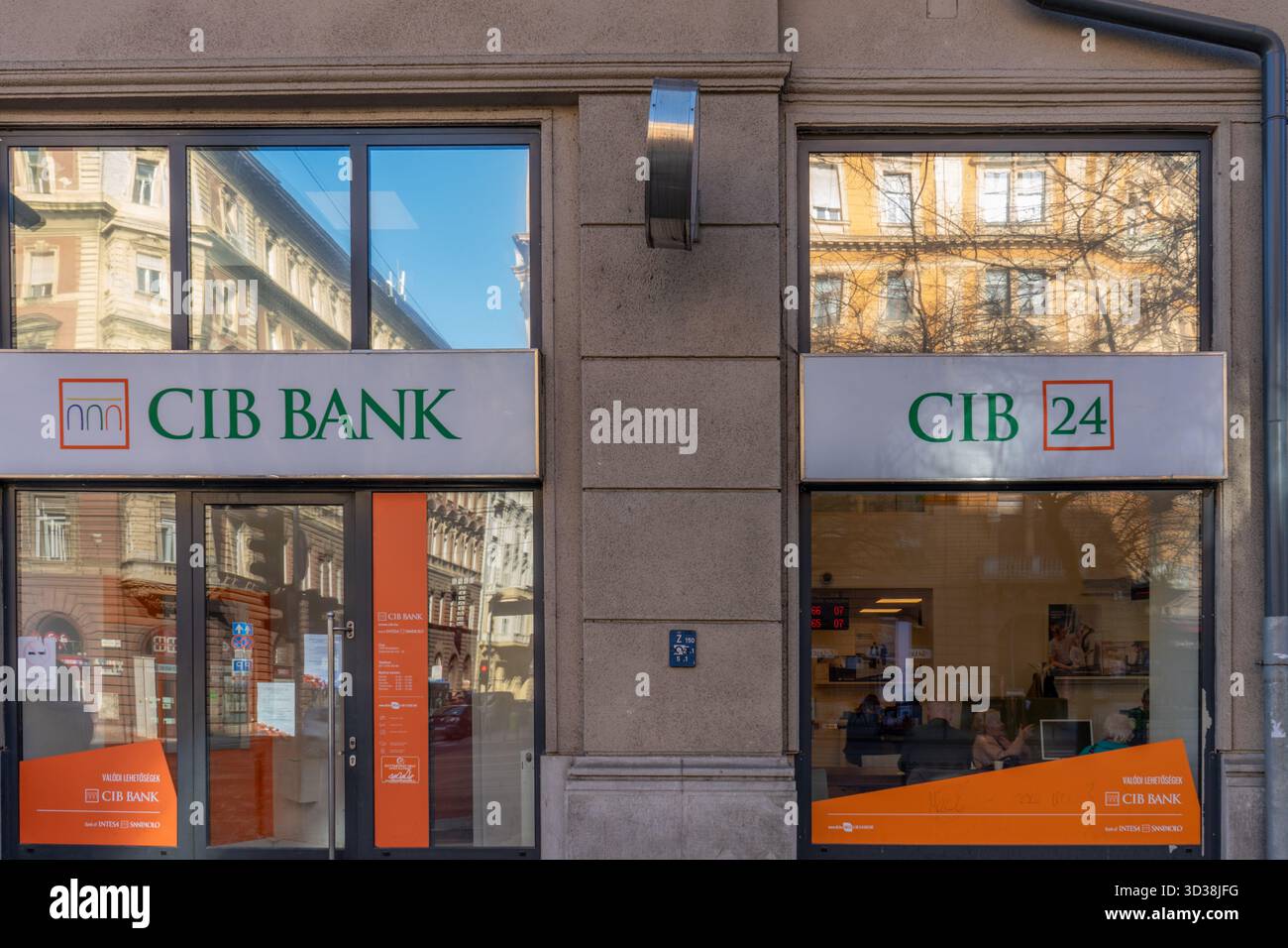 Filiale di CIB Bank a Budapest, Ungheria, facente parte del gruppo intesa Sanpaolo. Foto Stock