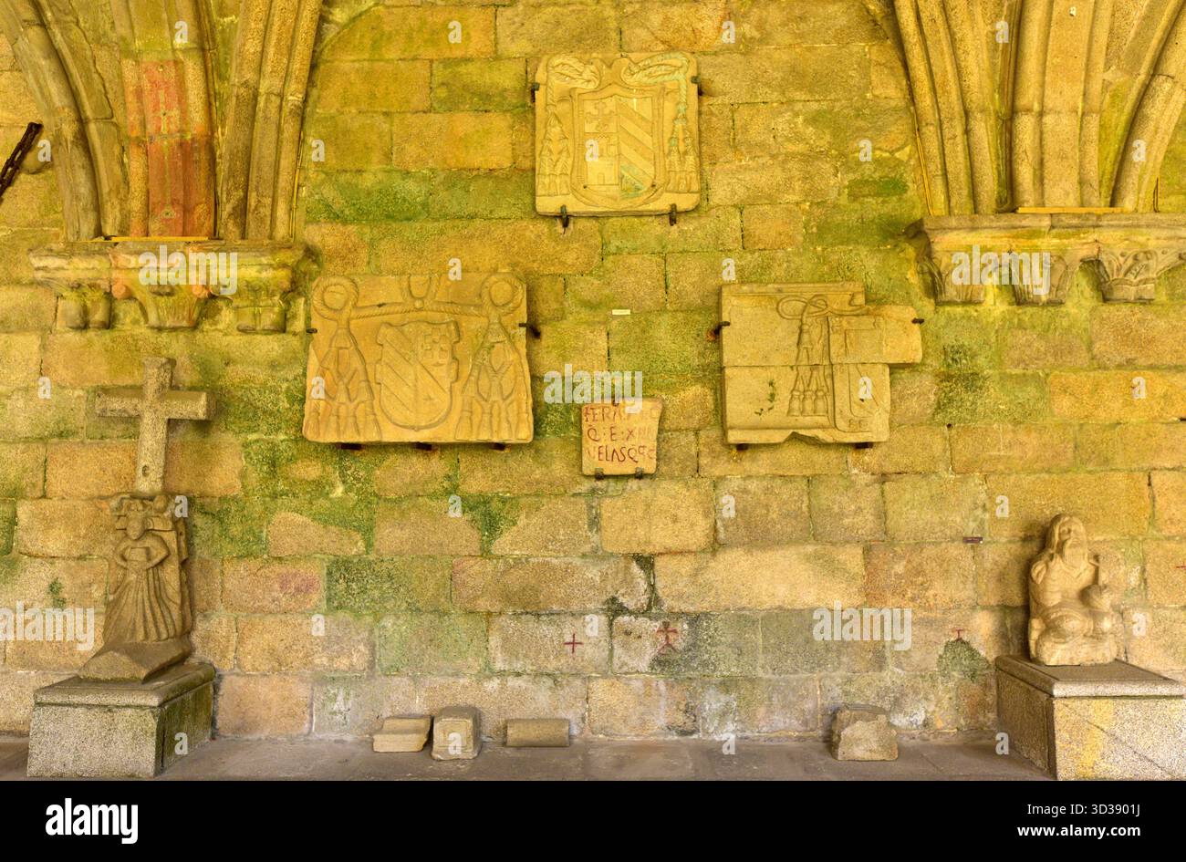 TUI o Tuy, cattedrale di Santa María (romanica e gotica, XII-XIII secolo). Chiostro (gotico cistercense, XIII secolo). Pontevedra, Galizia, Spagna. Foto Stock
