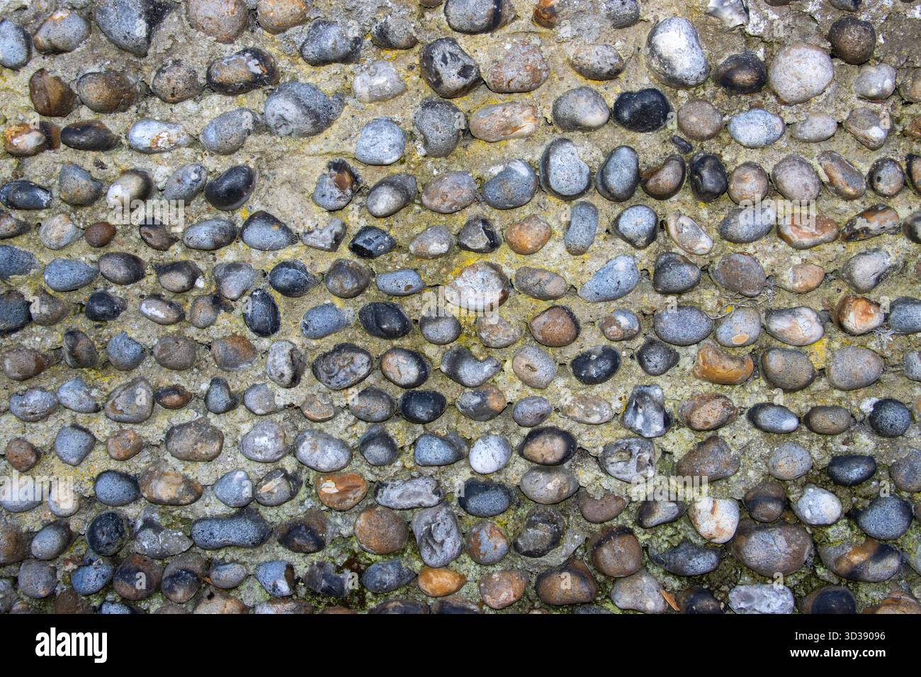 Nelle contee meridionali del Regno Unito i noduli di Flint e chert sono spesso usati come materiale da costruzione. Questi noduli di silice sono resistenti agli agenti atmosferici Foto Stock