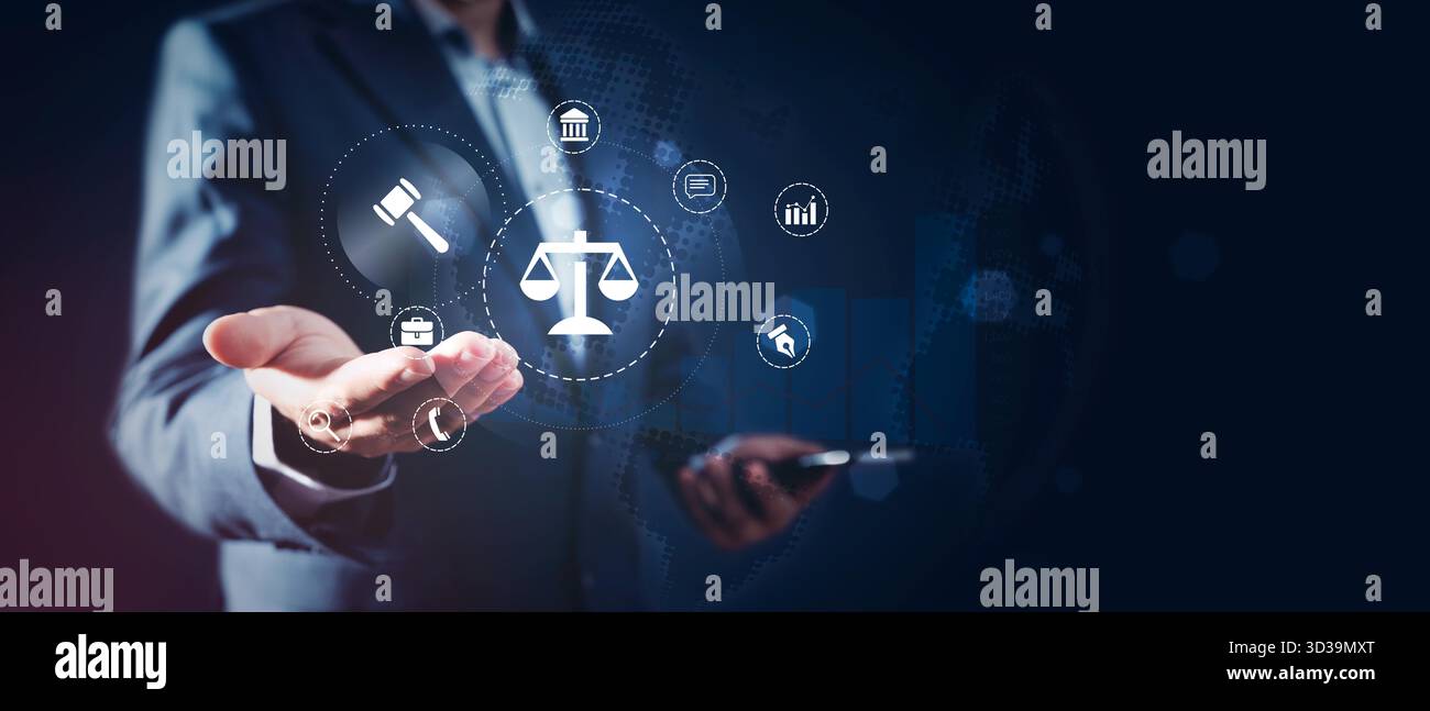 Avvocato con icone legate alla legge, copia spazio. Banner web legge e giustizia Foto Stock