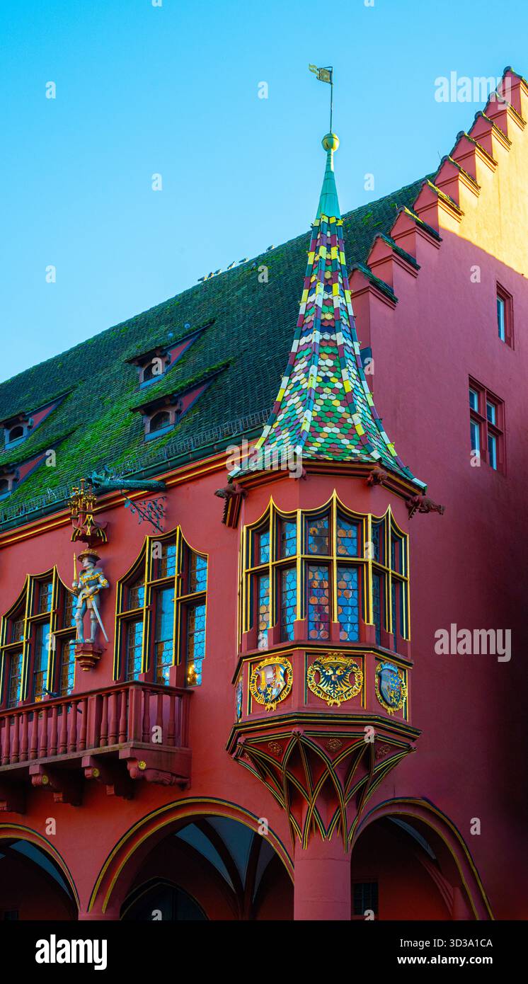 La storica Sala del Merchant presso la piazza Minster nella città di Friburgo in Breisgau. Baden-Wuerttemberg, Germania, Europa Foto Stock
