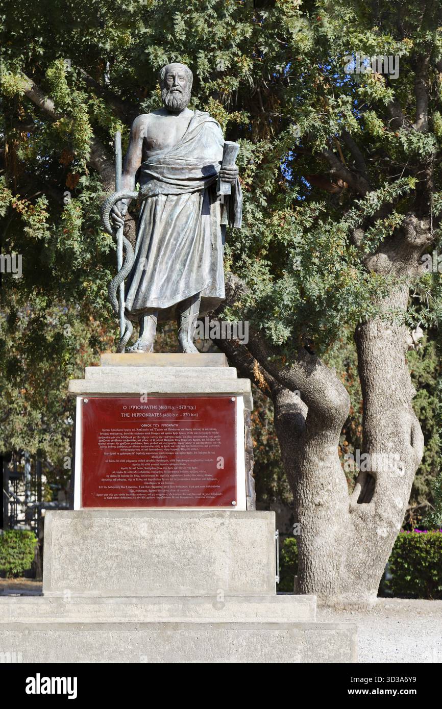 Monumento, statua, Ippocrate anche Ippocrate di Kos, famoso medico antico, padre della medicina moderna, città vecchia 460-370 a.C., città di Kos, isola di K Foto Stock