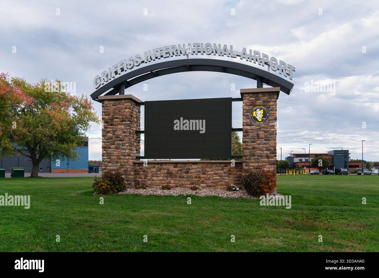 Roma, NY - 12 ottobre 2025: L'aeroporto internazionale Griffiss (RME) è un aeroporto pubblico che serve la contea di Oneida presso il Griffiss Business and Technology Park di proprietà Foto Stock