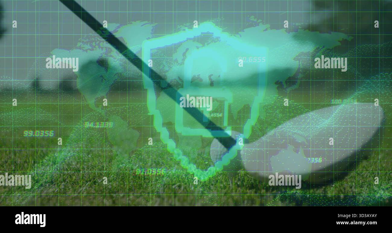 Mostra la testa della mazza da golf che colpisce la palla sull'erba tagliata, con scudo, mappa, griglia e sovrapposizioni numeriche Foto Stock