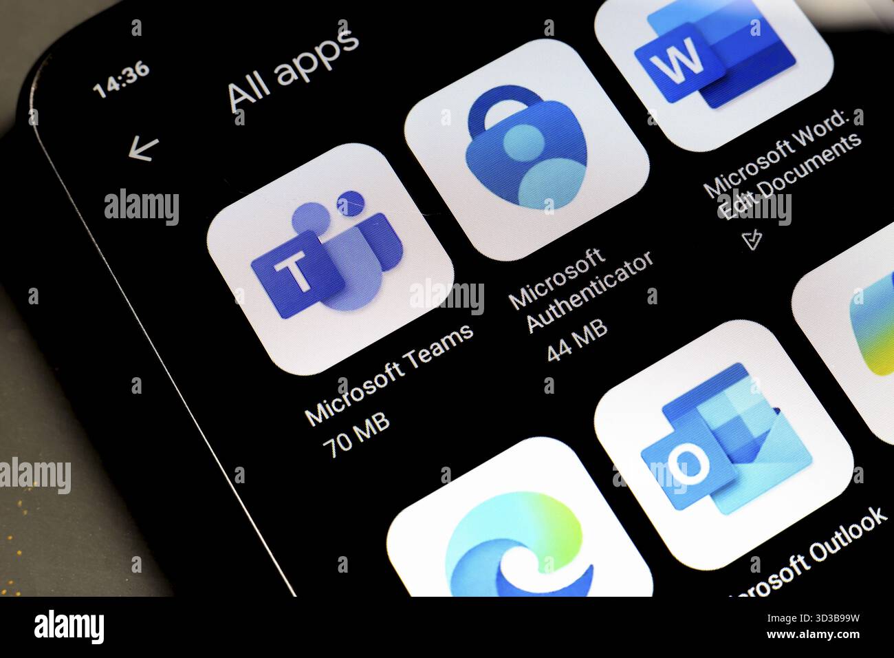 4 novembre 2024, Brasile. In questa illustrazione fotografica, il logo Microsoft Teams, Microsoft Authenticator e Microsoft Word app viene visualizzato su uno Smart Foto Stock
