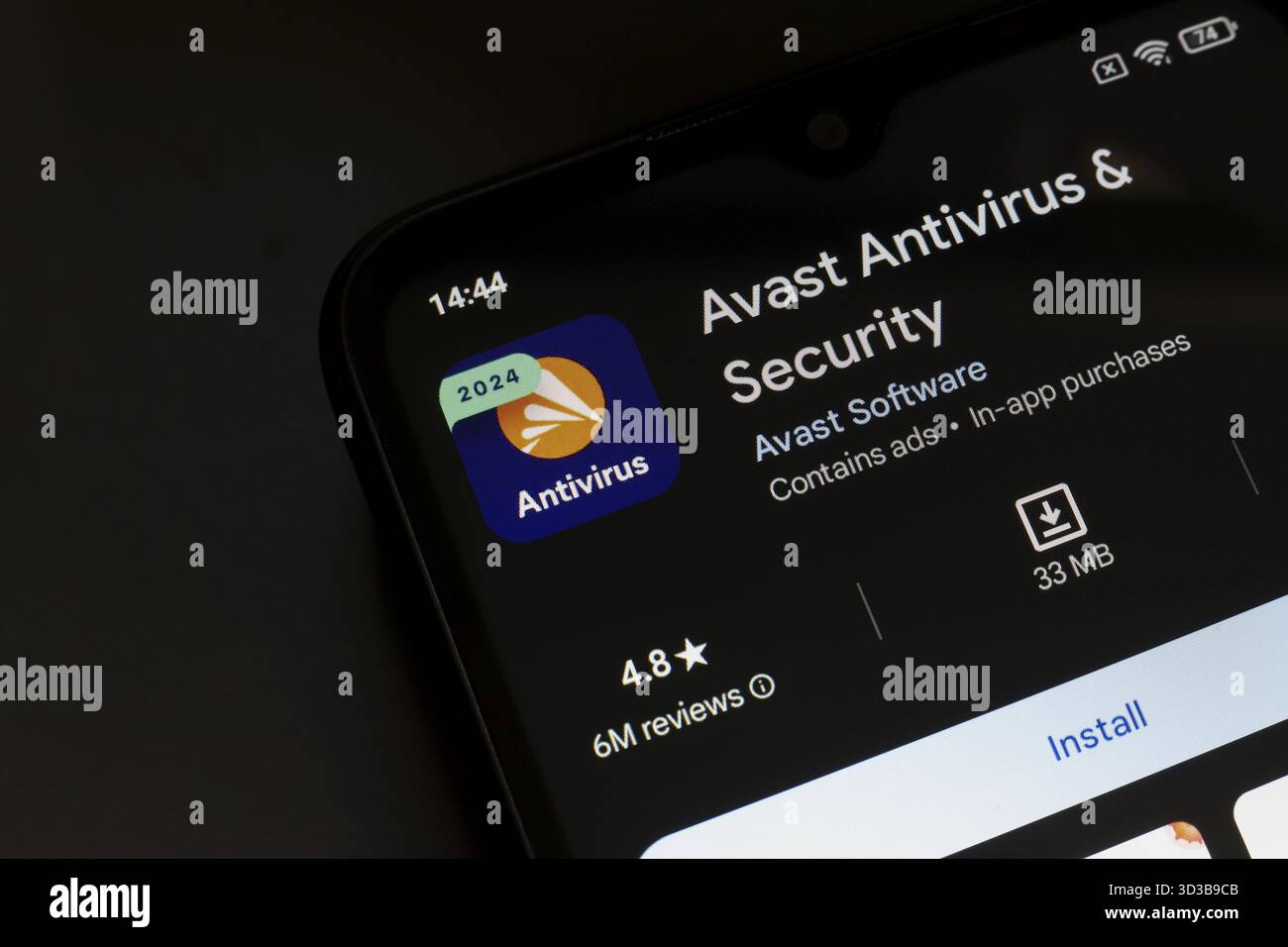 4 novembre 2024, Brasile. In questa immagine, il logo dell'app Avast Antivirus & Security viene visualizzato sullo schermo di uno smartphone Foto Stock