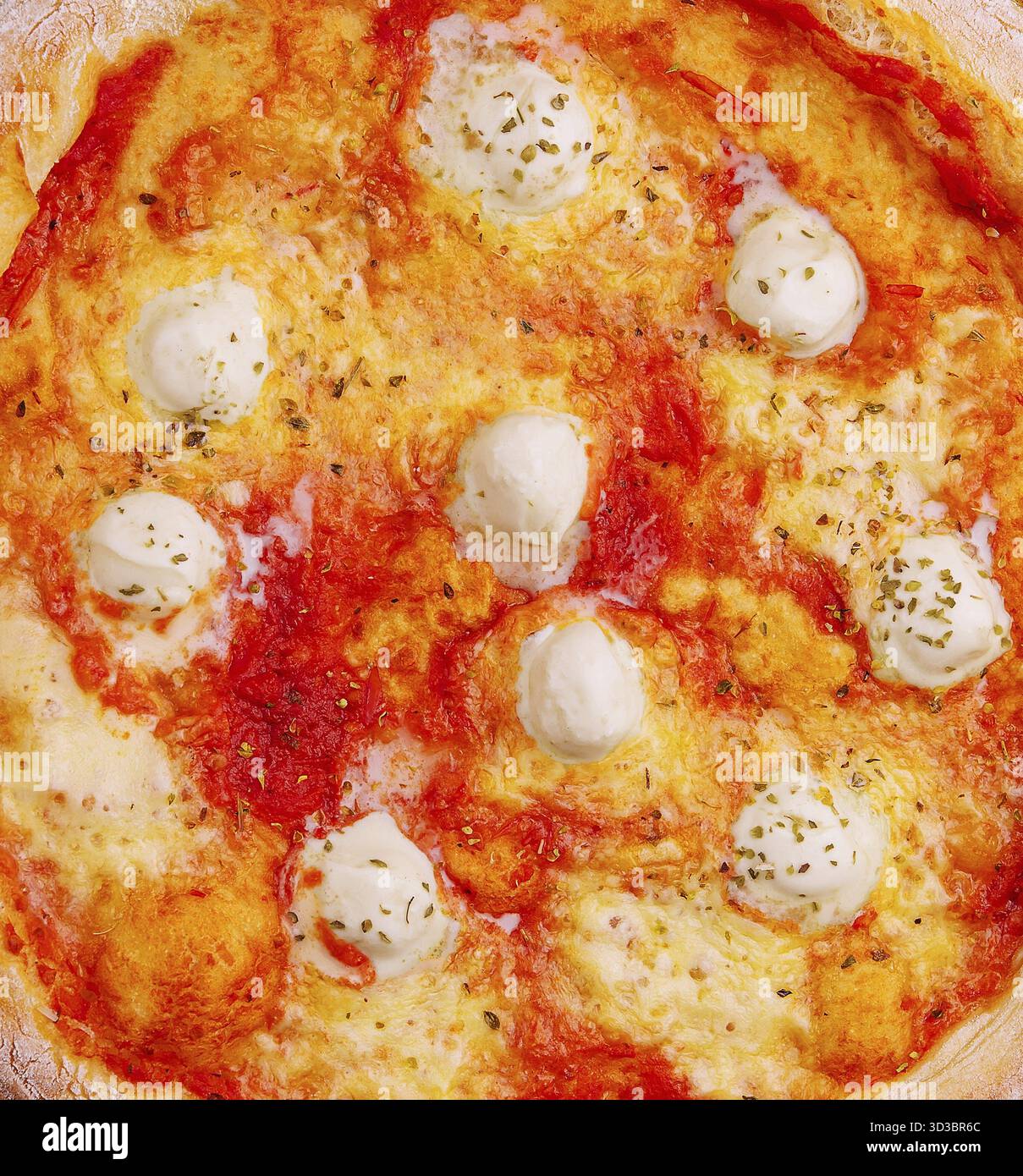 Cibo, pizza Margherita con mozzarella e salsa di pomodoro Foto Stock