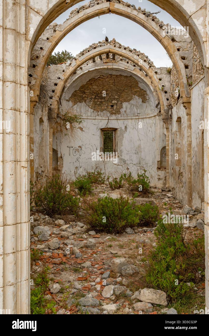 Monastero del Sinai, noto anche come monastero di Tarihi Manastõr sulle colline di Cipro settentrionale Foto Stock
