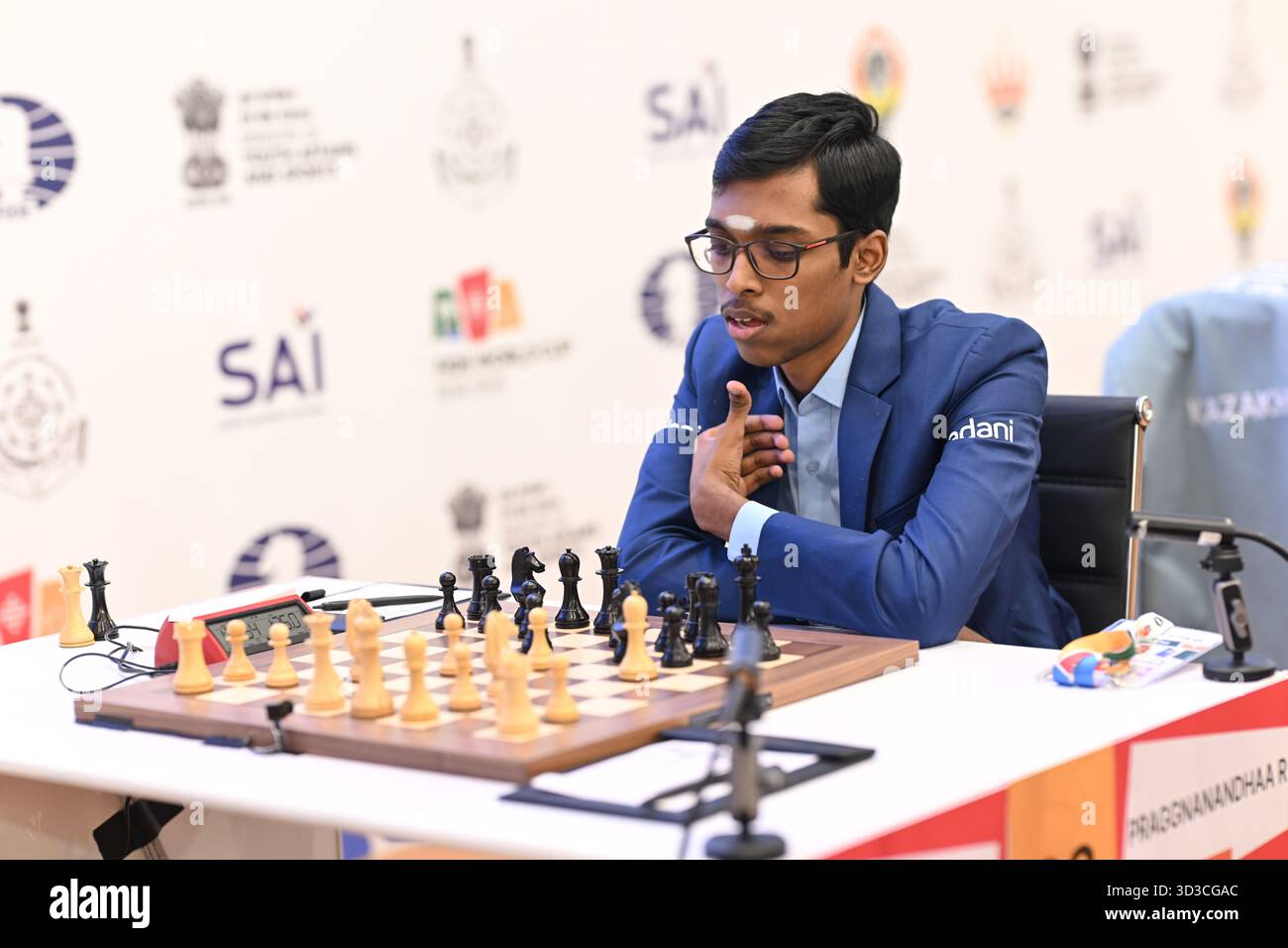 Goa, India. 5 novembre 2025. Rameshbabu Praggnanandhaa (IND) nel round 2 al Resort Rio durante la Coppa del mondo FIDE 2025 a Goa, India. Credito: Ranjith Kumar/Alamy notizie dal vivo Foto Stock