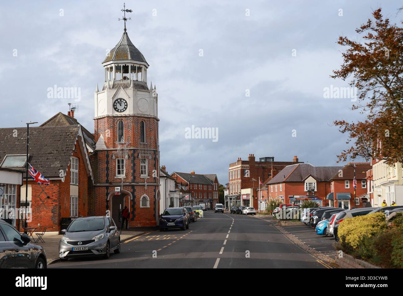 La vecchia Torre dell'Orologio in High Street, Burnham su Crouch, Essex, Inghilterra. Foto Stock