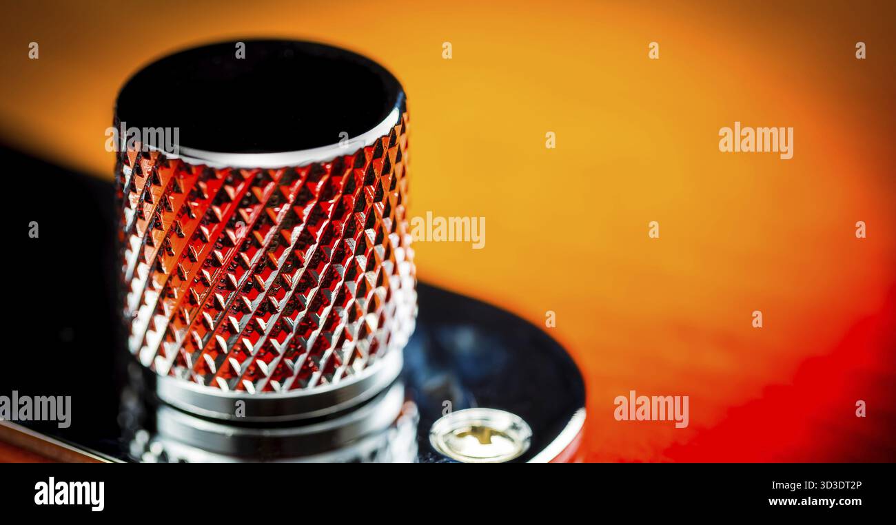 Macro close up di una chitarra elettrica manopola volume con interessanti pattern Foto Stock