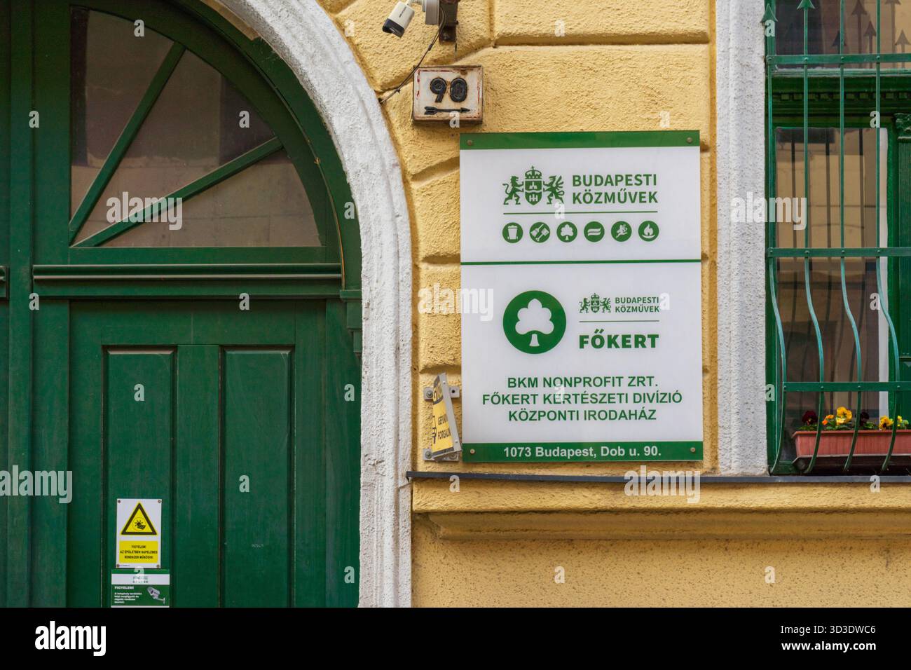 Cartello d'ingresso dell'ufficio centrale della Divisione orticola Fokert di Budapest Public Utilities. Foto Stock