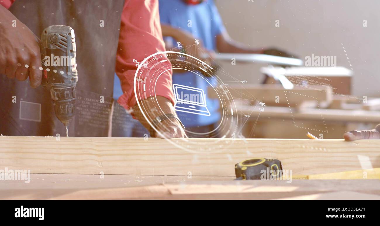 Falegnami collaborativi per la marcatura di tavole e la foratura in officina, con interfaccia olografica Foto Stock