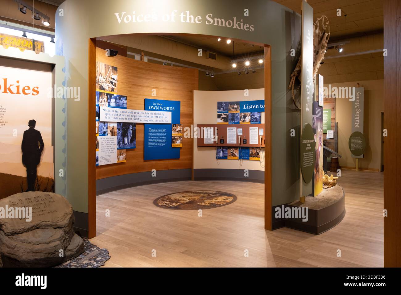 Oconaluftee Visitor Center all'ingresso del Great Smoky Mountains National Park a Cherokee, North Carolina. (USA) Foto Stock