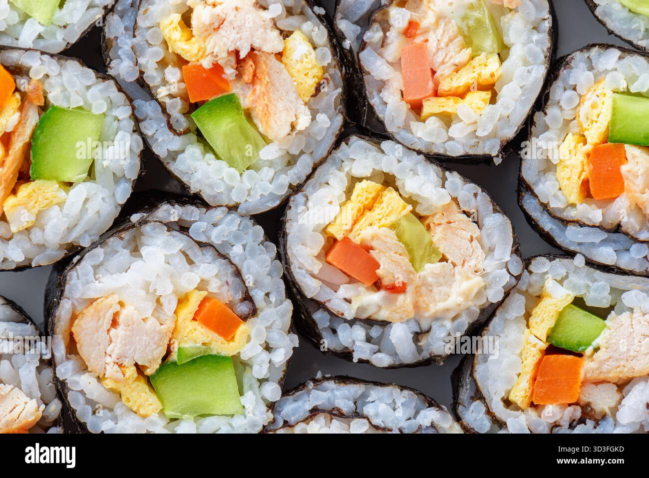 Vista ravvicinata della gimbap (kimbap). Piatto tradizionale coreano Foto Stock