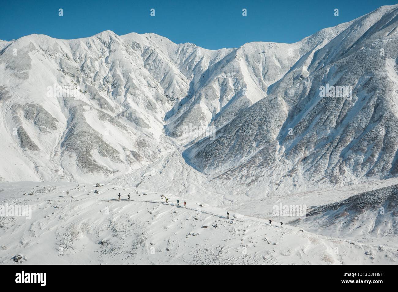 Murodo (室堂 Murodō?) è il punto più alto lungo il percorso alpino Tateyama Kurobe, che offre vedute delle Alpi giapponesi, viste in inverno con la neve Foto Stock