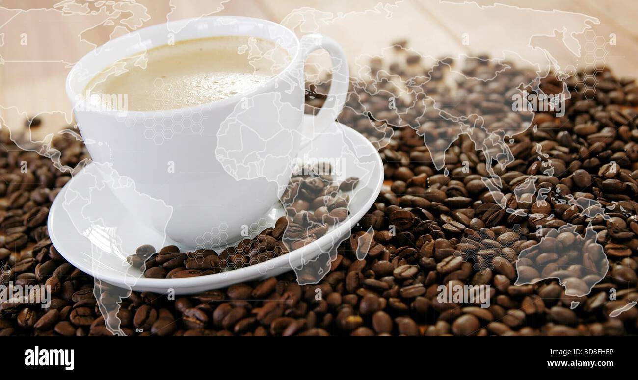 Tazza in ceramica bianca con piattino che regge il caffè schiumoso sul piano del tavolo spalmato di chicchi, sovrapposizione della mappa del mondo Foto Stock